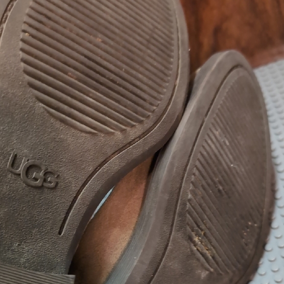 Ugg Heeled Chelsea Style Boots - Picture 9 of 9